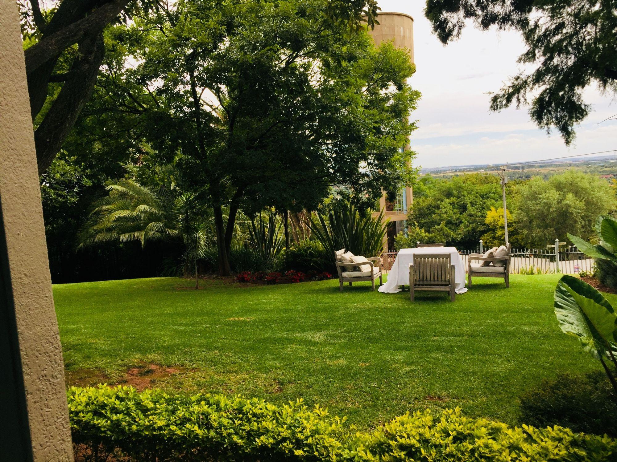Amoris Guest House-Waterkloof Ridge Pretoria-Noord エクステリア 写真