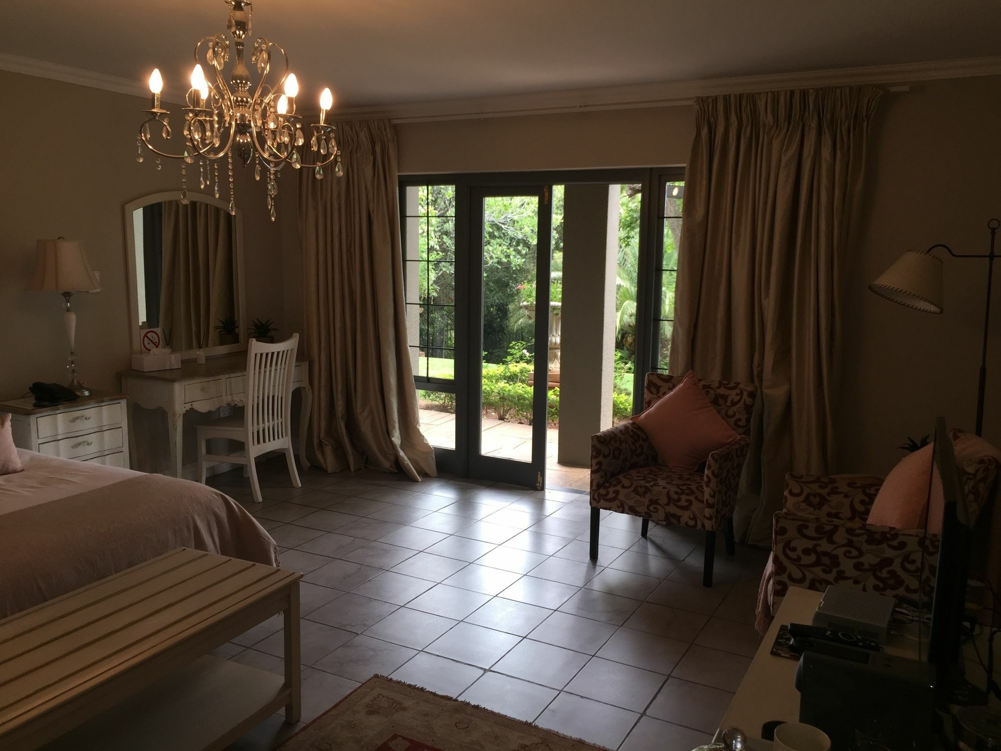 Amoris Guest House-Waterkloof Ridge Pretoria-Noord エクステリア 写真