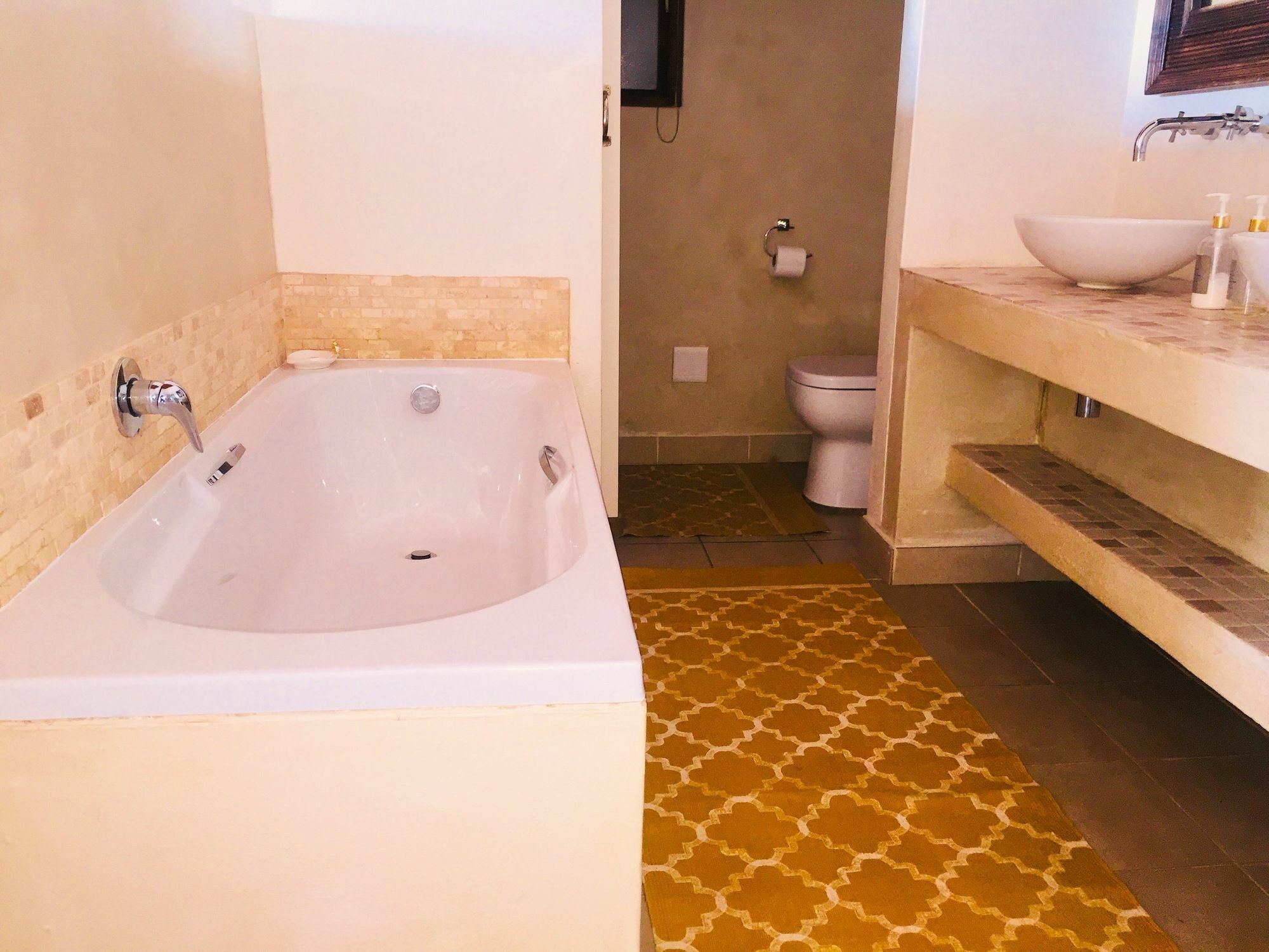 Amoris Guest House-Waterkloof Ridge Pretoria-Noord エクステリア 写真